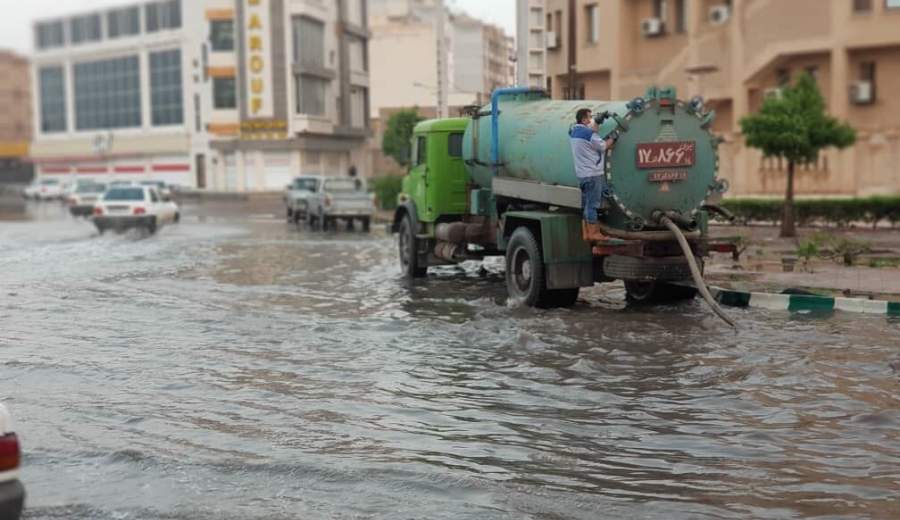 اعزام دستگاه‌های سپتیک‌ تانک نفت‌خیز جنوب برای رفع آبگرفتگی‌های اهواز