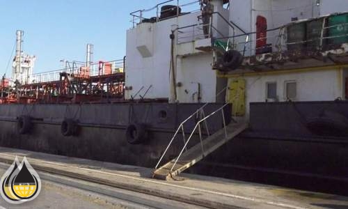 بحرية الحرس الثوري تحتجز سفينة اجنبية تحمل مليوني لتر من الوقود المهرب