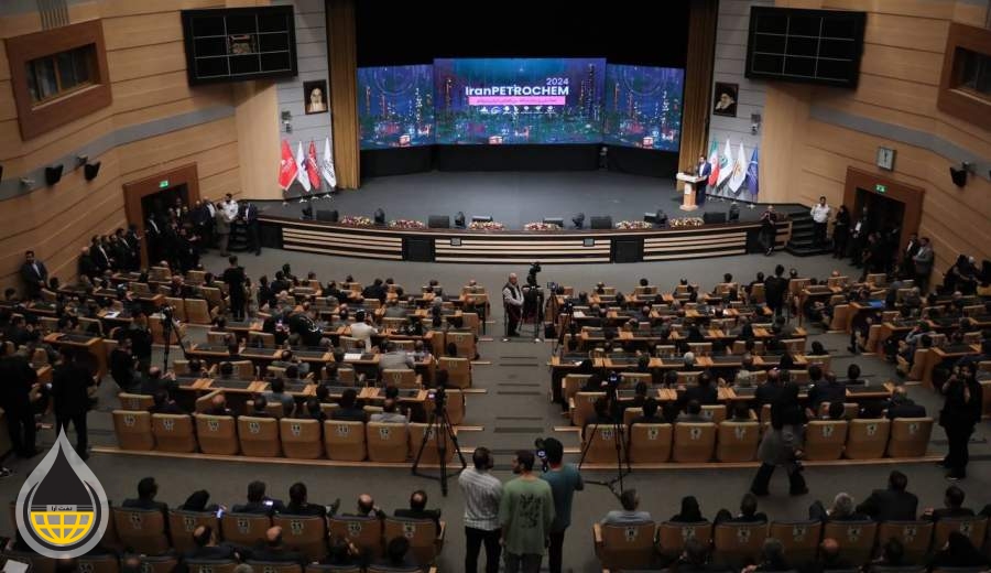آغاز نخستین همایش و نمایشگاه «ایران پتروکم» با حمایت بانک صادرات ایران
