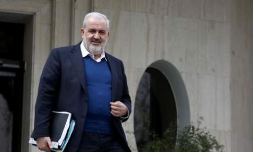 آقای علی آبادی! هر وقت خود و خانواده تان یک هفته در جنوب ایران با "پنکه" زندگی کردید از این حرف ها بزنید / کجای زندگی ما شبیه ژاپنی هاست؟!